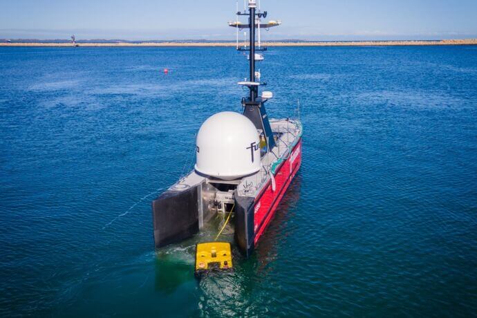 Fugro_Blue_Essence_USV_and_ROV_heading_to_a_project_in_the_APAC_region_-_credit_Fugro.jpg